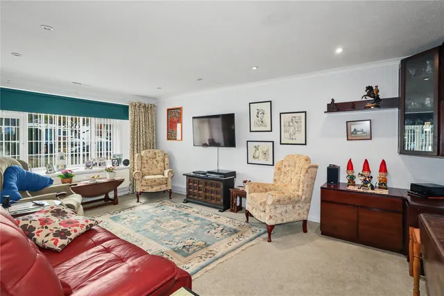 Thursby Road, Woking, GU21, photo 2
