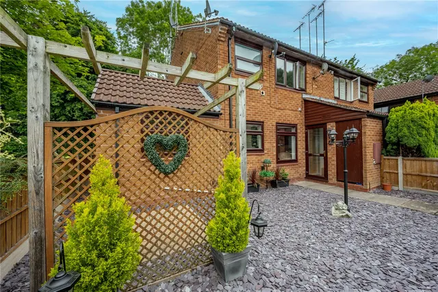Avonbank Close Hunt End, Walkwood, Redditch, B97 5XR, photo 1