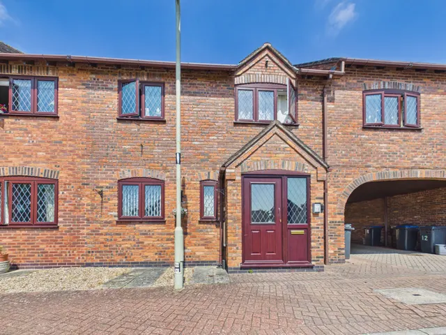 Windsor Court, Burbage, LE10, photo 1