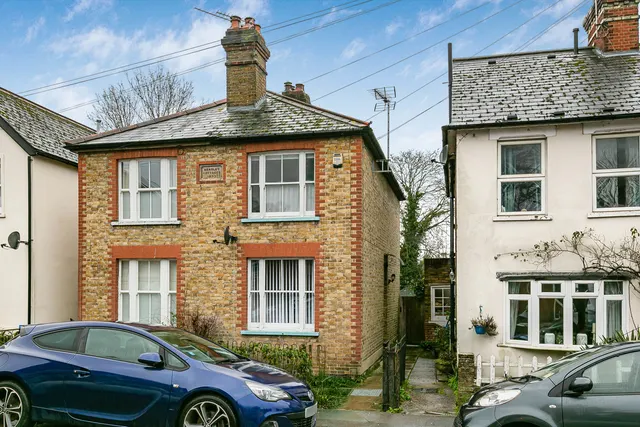 Harvest Road, Englefield Green, TW20, photo 1