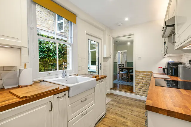 Harvest Road, Englefield Green, TW20, photo 3