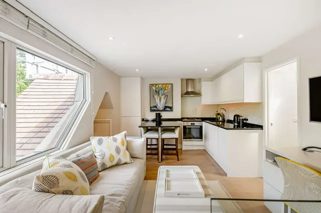 Photo 2 — New Kings Road, Fulham, London, SW6 4SL