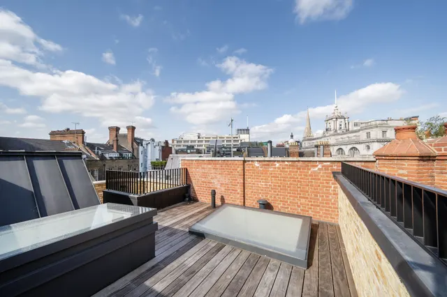 Photo 2 — Flat 5, 13 Kensington High Street, London