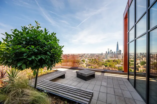 Apartment 704, Aytron Court, 6 New Lion Way, London, photo 1