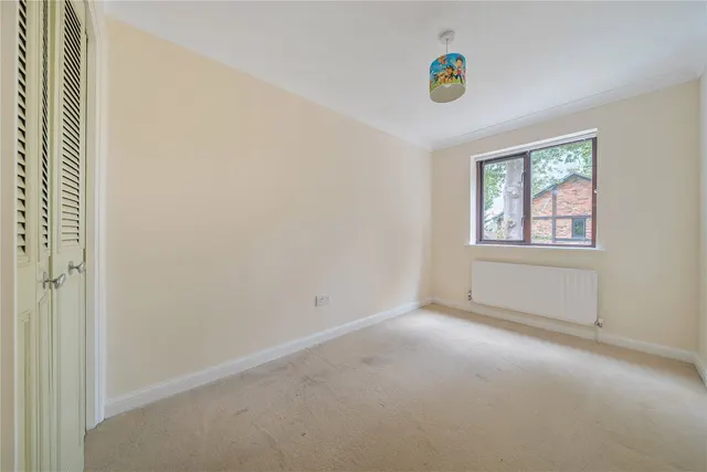 Photo 3 — Fyfield Close, Bromley, BR2