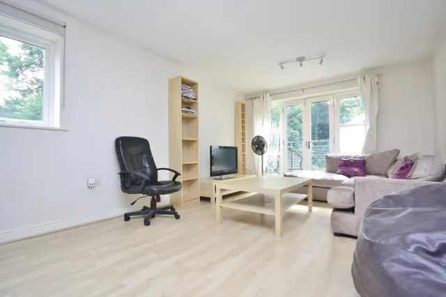 Faraday Road, Guildford, GU1, photo 3