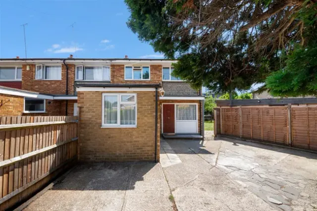 Andover Close, Uxbridge