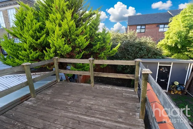 Pretoria Road, London, E16, photo 3