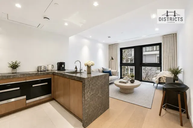 1 bedroom flat — Lincoln Sq, 18 Portugal Street, WC2A