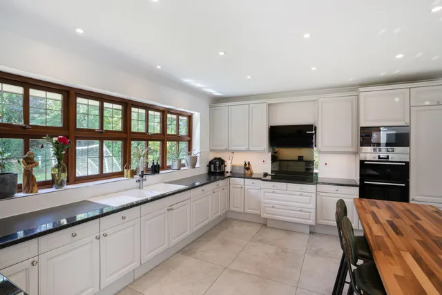 Torland Drive, Oxshott, KT22, photo 3