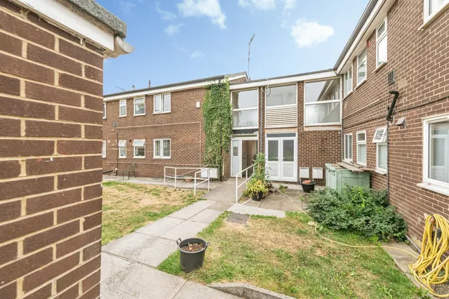 Bridge Close, Horbury, WAKEFIELD, photo 1