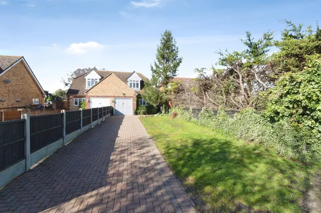 Lambs Lane South, Rainham, photo 1