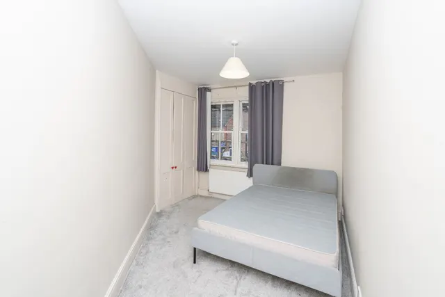 Photo 3 — 62 Leavesden Road, Watford