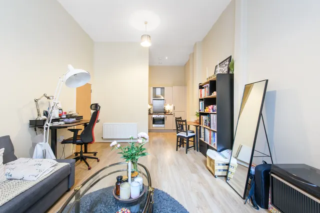 Photo 3 — Flat 7 Academy Court, 34 Glengall Road, London