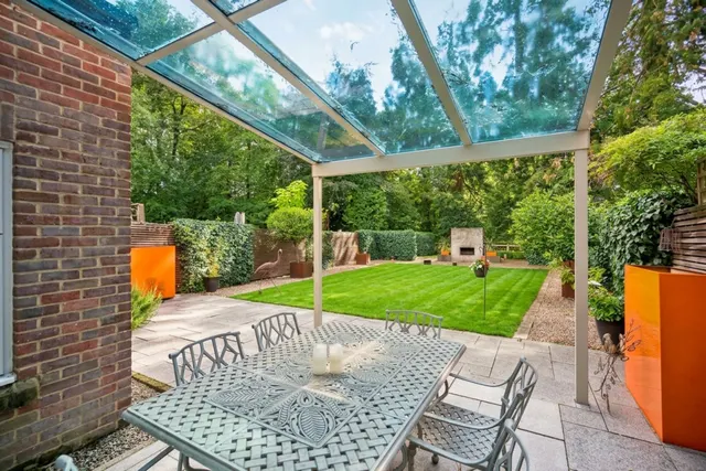 Photo 2 — Queen Elizabeth Crescent, Beaconsfield, HP9