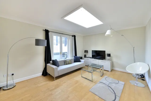 Photo 3 — Creechurch Lane EC3, EPC:C
