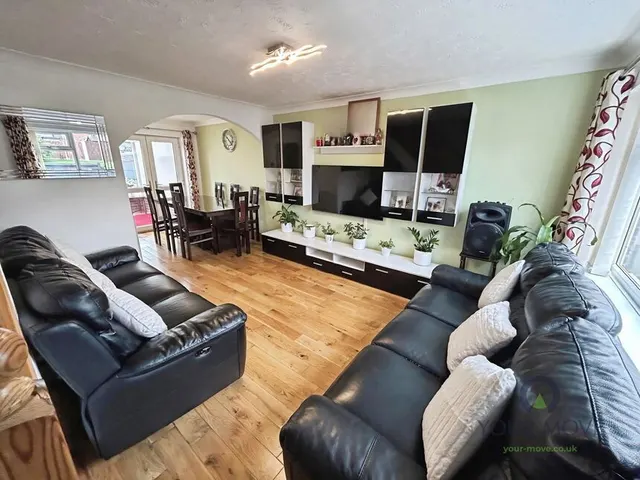 Photo 2 — Kempton Grove, Cheadle, Staffordshire, ST10