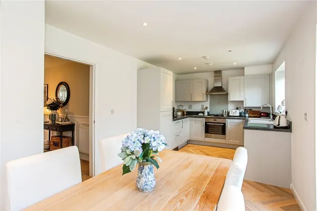 Photo 3 — Athelstan Crescent, Rochford, Essex, SS4