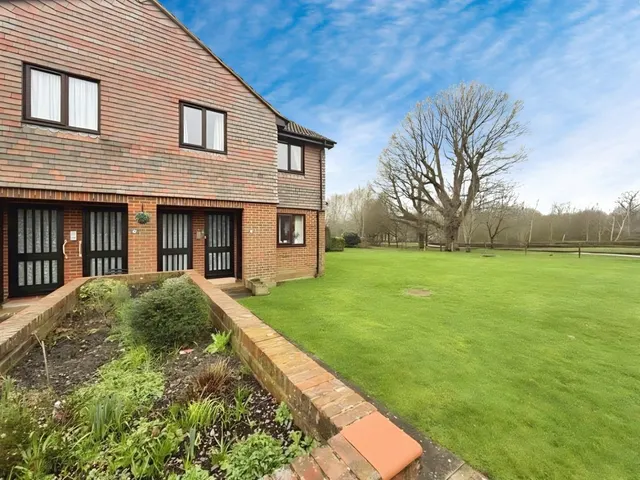 Loudon Way, Ashford, photo 1