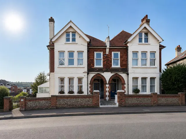 5, Moat Croft Road, Eastbourne, East Sussex, BN21 1NL, photo 1