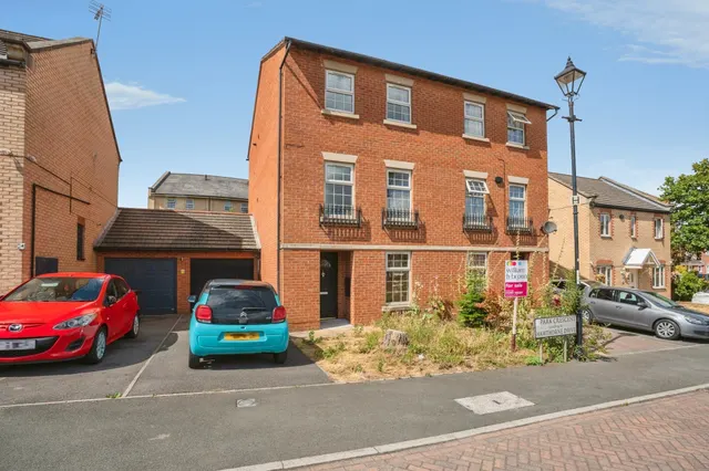 Park Crescent, Bolton-Upon-Dearne, S63, photo 1