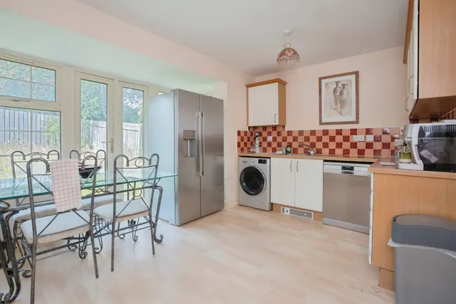 Park Crescent, Bolton-Upon-Dearne, S63, photo 2