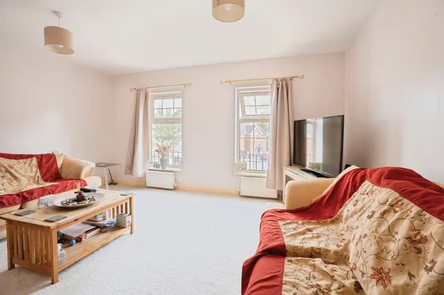 Park Crescent, Bolton-Upon-Dearne, S63, photo 3