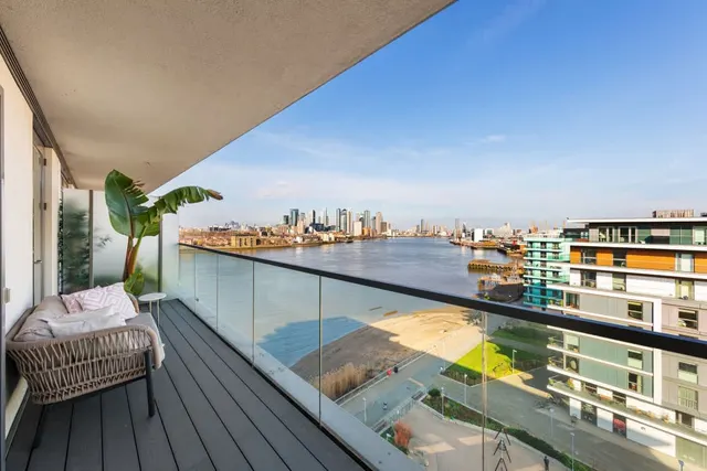 Harrison Walk, London, SE10, photo 1