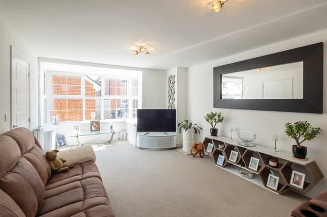 Sand Martin Close, East Leake, LE12, photo 3