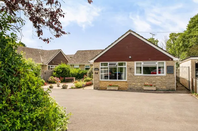 Abingdon Road, Standlake, OX29, photo 1
