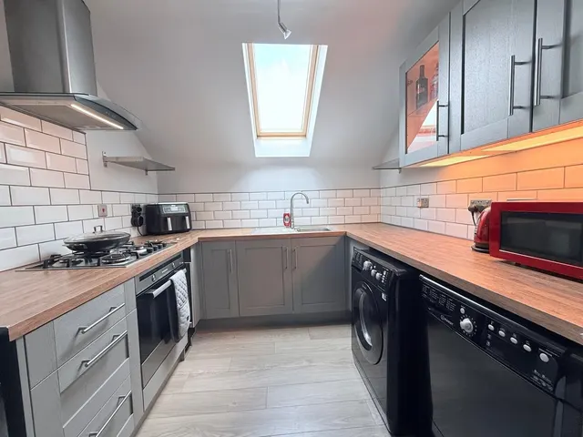 Highland Court, Nottingham, NG5, photo 2
