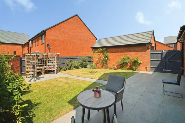 Barbel Drive, Shirley, B90, photo 3
