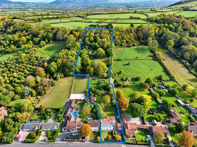Brent Street, Brent Knoll, TA9, photo 3