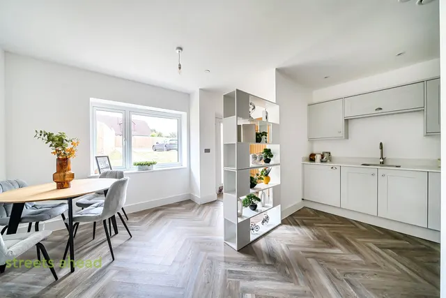 Fairoak Close, Kenley, CR8, photo 2