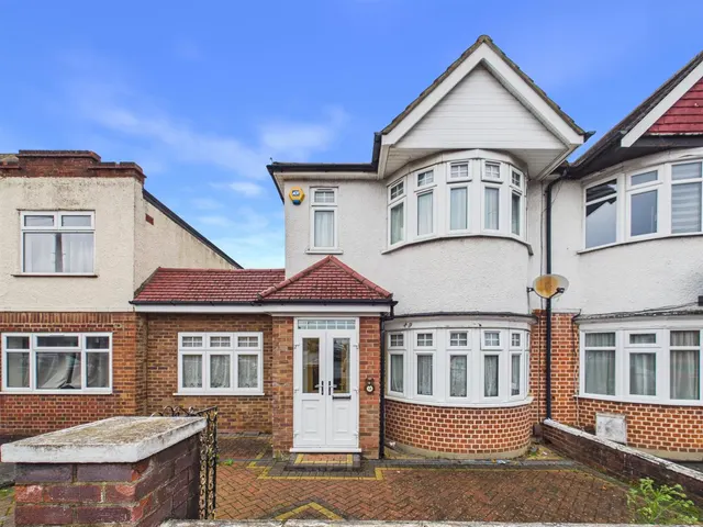 Torcross Road, Ruislip, HA4, photo 1