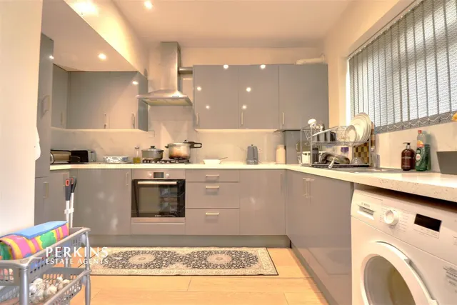 Ruislip Road, Greenford, UB6, photo 2
