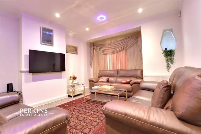 Ruislip Road, Greenford, UB6, photo 1