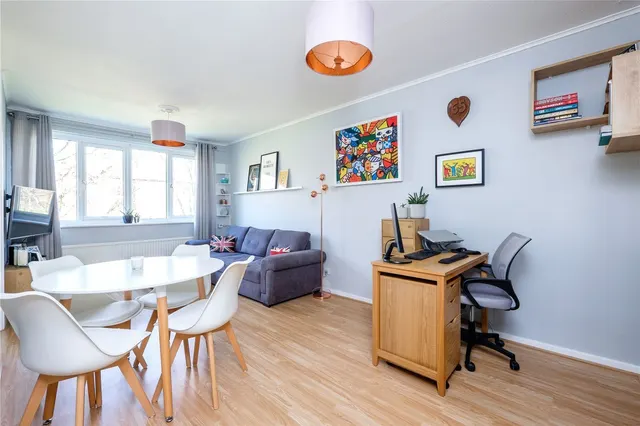 Burke Close, London, SW15, photo 3