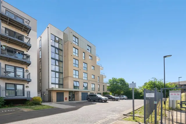 Salisbury Road, Southall, photo 1