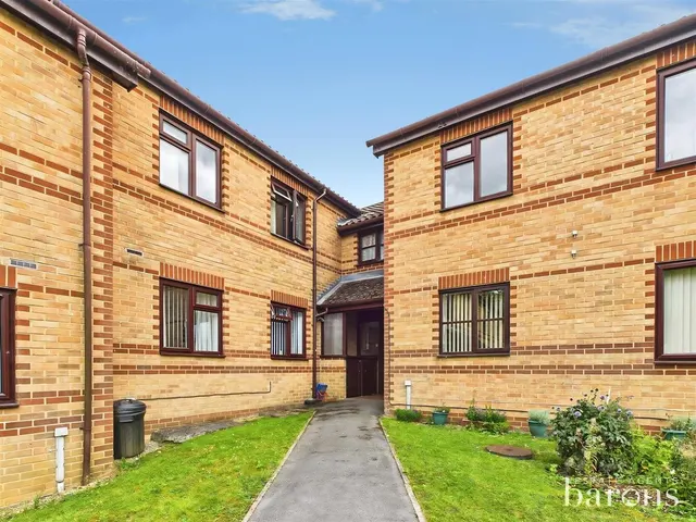 Gershwin Court, Basingstoke, RG22, photo 1