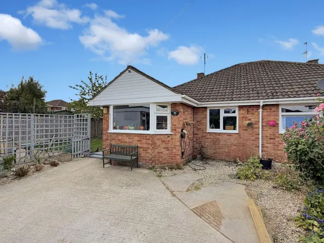Wells Close, Warden Hill, GL51, photo 1