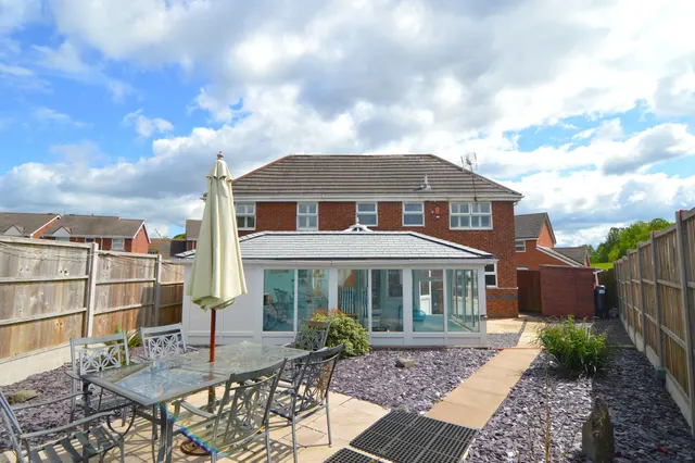 Photo 2 — Montana Walk, Nuneaton, Warwickshire, CV10 7RY