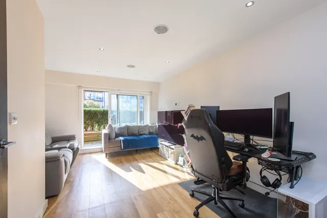 Photo 2 — 3 Emerald House, 2 Commander Avenue, London