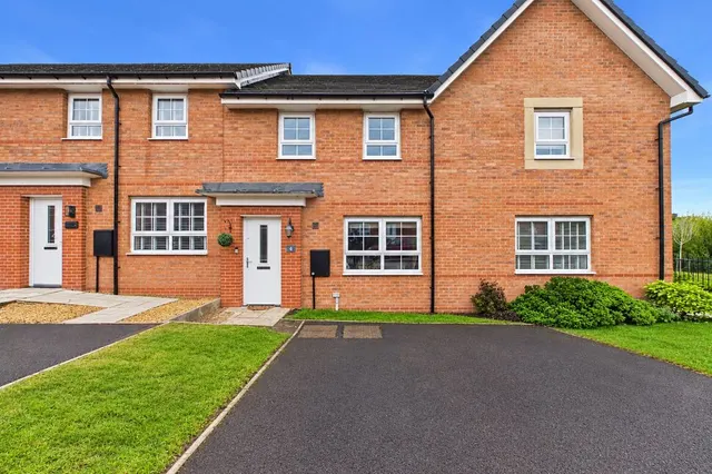 Pine Way, Somerford, CW12, photo 1