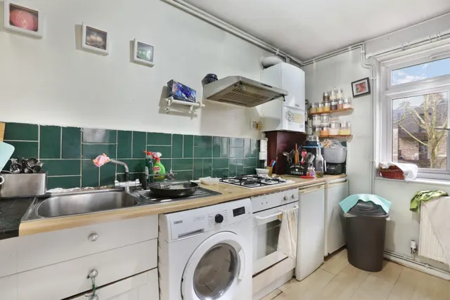 Friern Road, London, photo 1