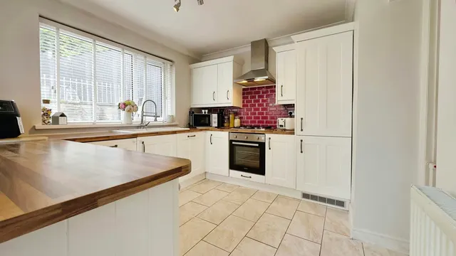 Photo 3 — Bronywawr, Pontardawe, Swansea