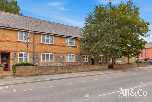 Photo 2 — Wharf Road, Grays, Essex, RM17 5YX