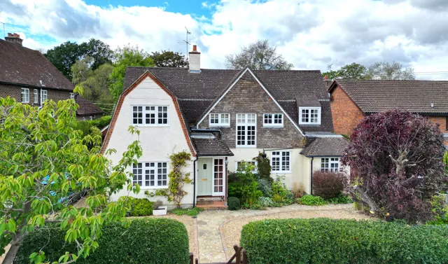 Lancaster Avenue, Farnham, GU9, photo 1
