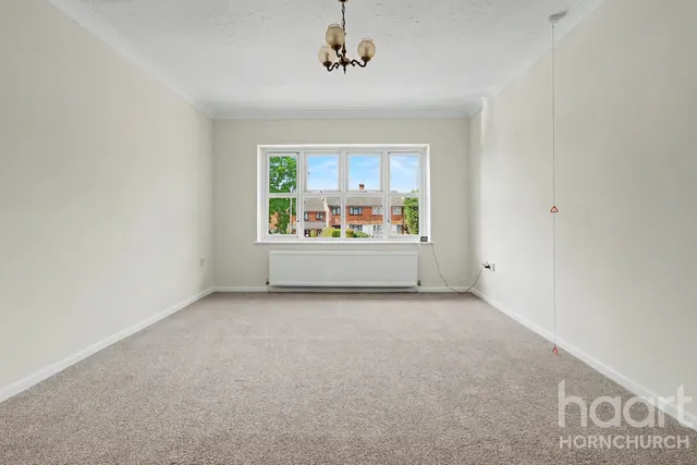 Abbs Cross Gardens, Hornchurch, RM12, photo 3