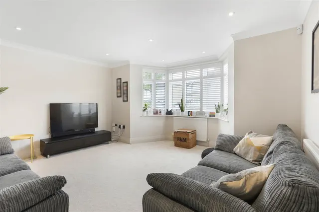 Photo 3 — Farm Way, Worcester Park, KT4 8RZ